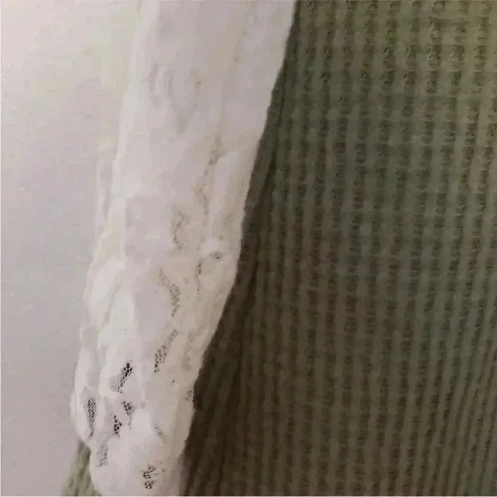 NWT!Olive Green long sleeve lace top Size Small - Picture 4 of 5